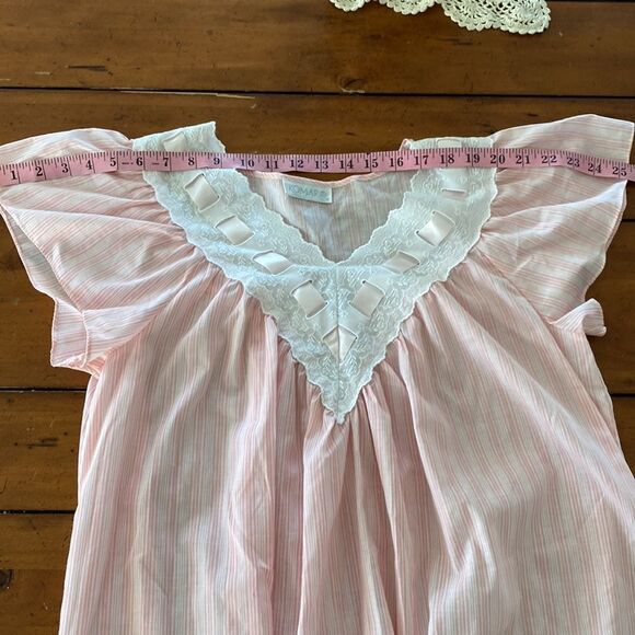 Vintage Komar Pink and White Nightgown - Picture 7 of 8